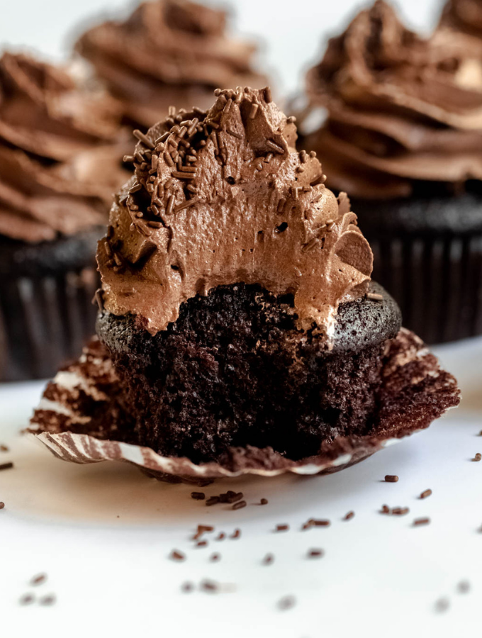 Easy Chocolate Cupcakes: Rich, Moist & No Mixer Needed